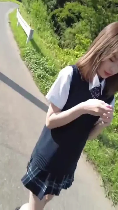 Outdoor Tease Mischievous Girl and Controlled Release Part2