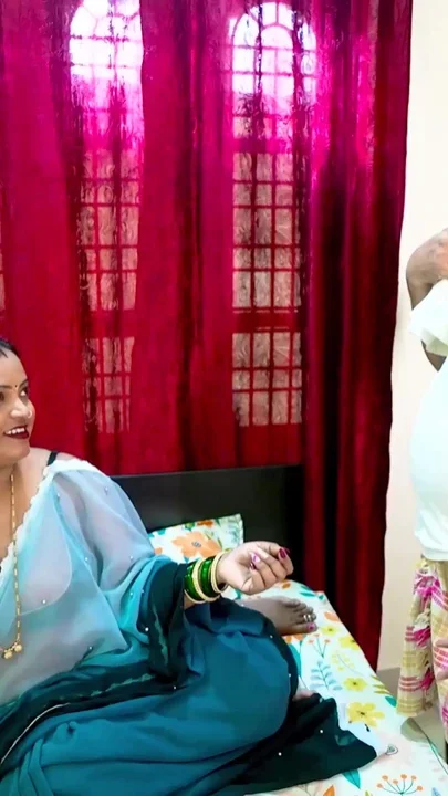 Pati ne patni ko nariyal pani pila ke chut ka pani nikal diya in hindi Clip 2