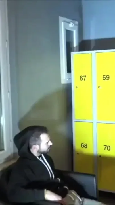 Enzo Rimneez used raw by Koldo Goran in the common locker room