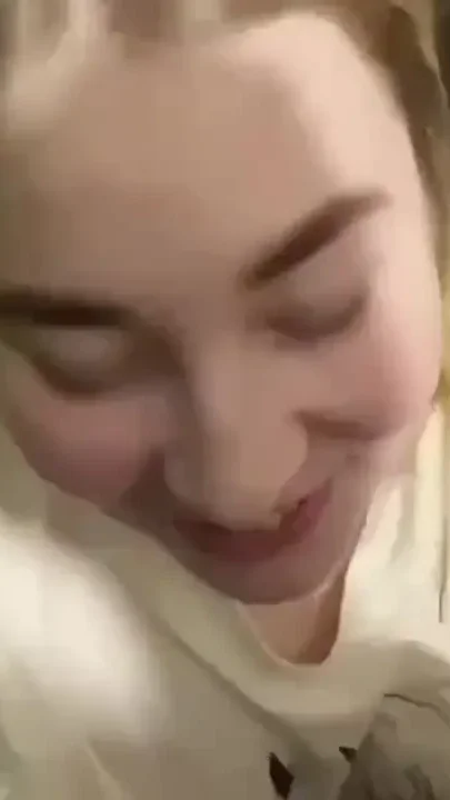 Fucked My Wife in the Entrance and Cum on Her Pussy