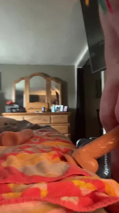 Hole kisses dildo