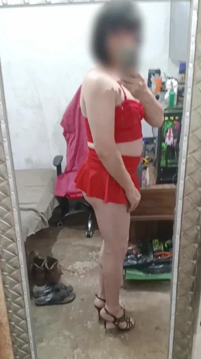 Red sexy skirt Clip 1