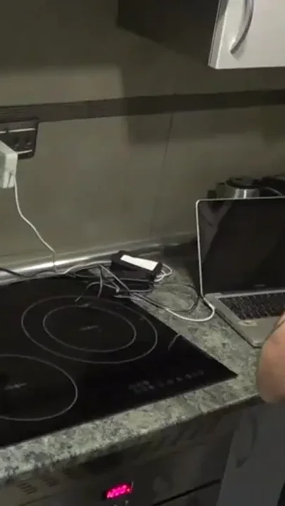 Webcam in the kitchen with Jess used raw by Jorhe Leal