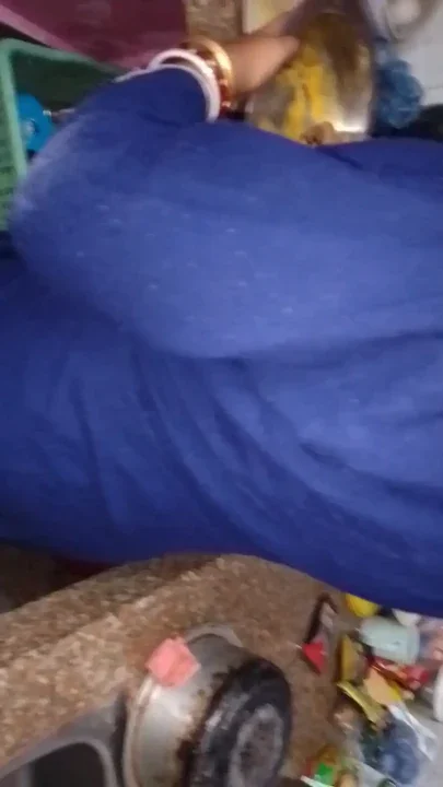 My wife bana rahi hai chicken curry Clip 3
