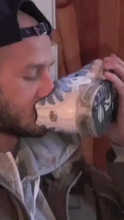 Amateur sex tape with Picwik and a sneaker boy