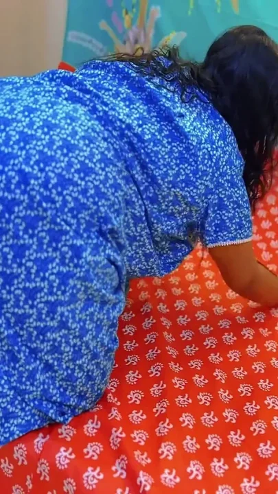 Moroccon Hot Maid with Huge Ass Show Front of Boss and Then She Open Her Booty