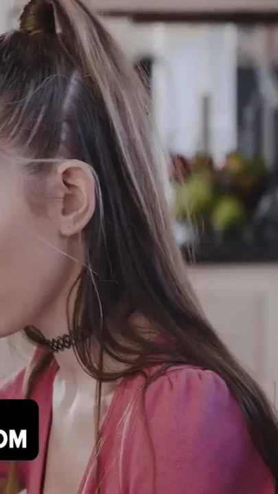 Hot tenant Bailey Base with no cash fucks her new landlord