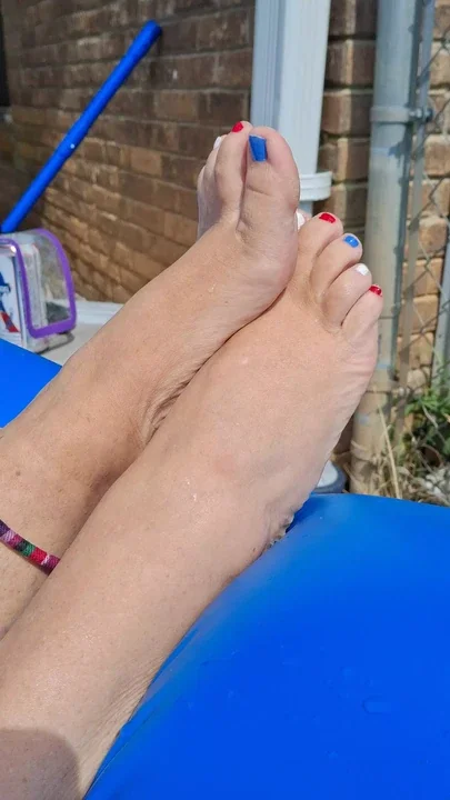 Cute painted toes in the pool