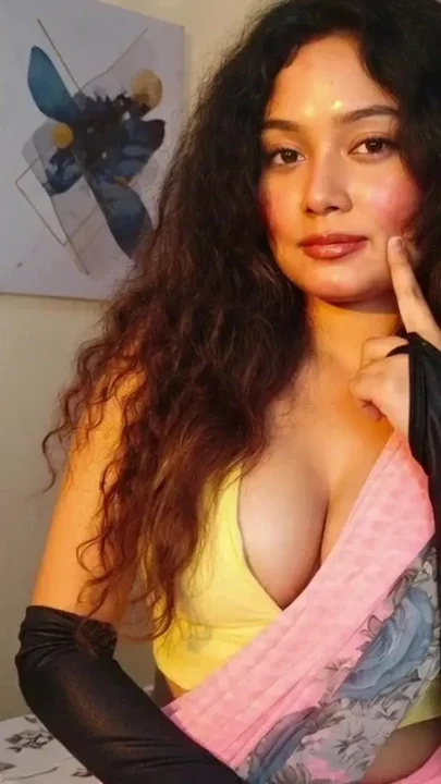 Indian big booty stepsister surprisingly enter in my room and started sucking my
