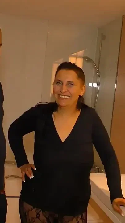 Amateur BBW Reni Bathroom Fuck with Victor