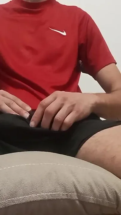 Handsome Fitness Masturbates His Giant Cock and All the Cum Fell on the Remote