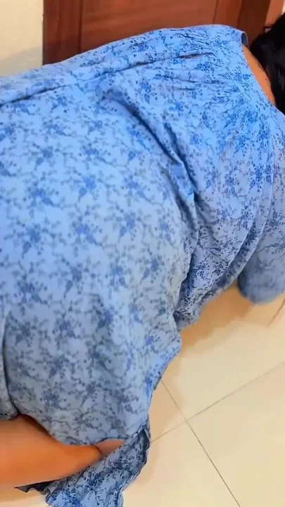 Big Ass Muslim Stepmom Stuck Under Bed - Saudi Arabia