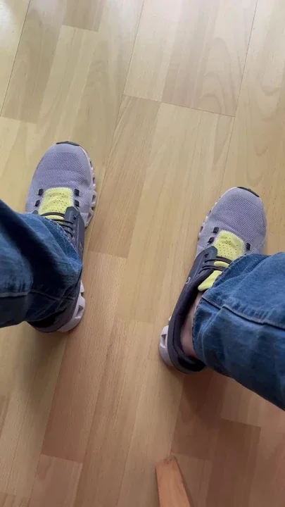 I take off my shoes without socks