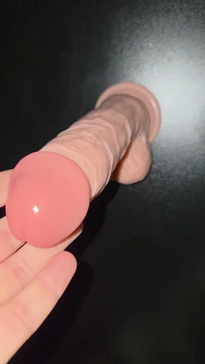 Ana Liz's latest favorite dildo has arrived