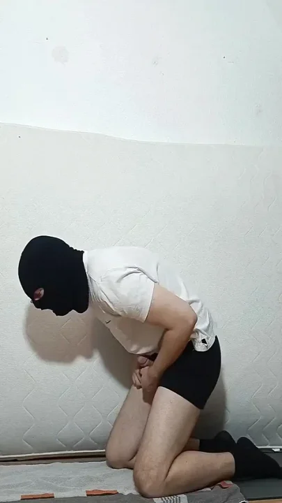 She Kicks Me Until I Come