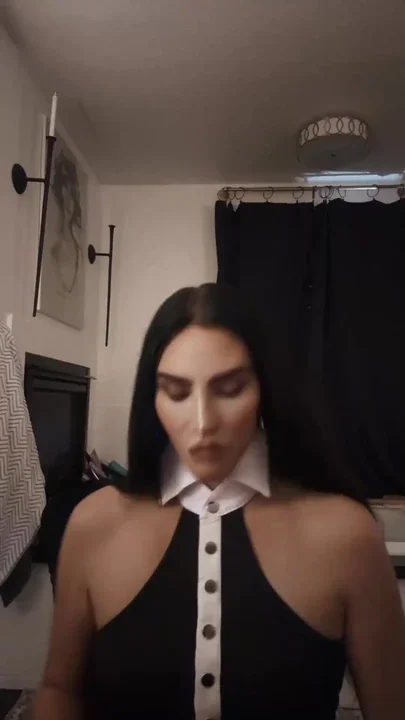 New Girl on the scene Gorgeous Violatrix