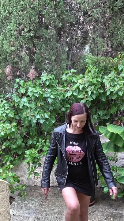 Super Curvy MILF Gets Every Drop of Cum in Her Mouth