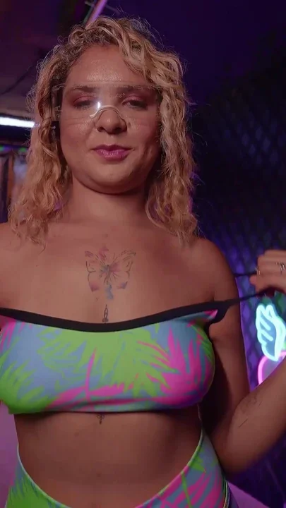 She Squirts During Double Dildo Fucking