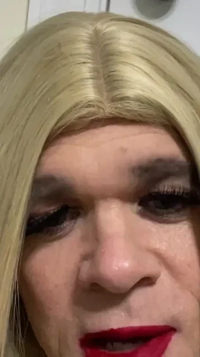 Crossdresser talking to Step Daddy ans a CD trying to really get them to come