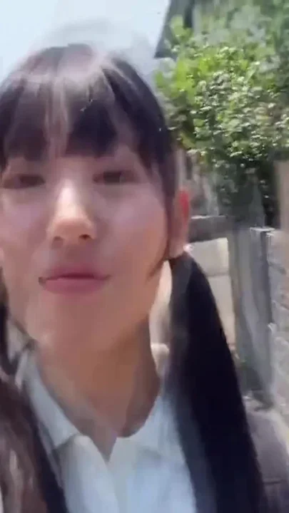 Public Self-play - a True Ona-girl Records Her Quiet Peak on a City Walk Chapter-4