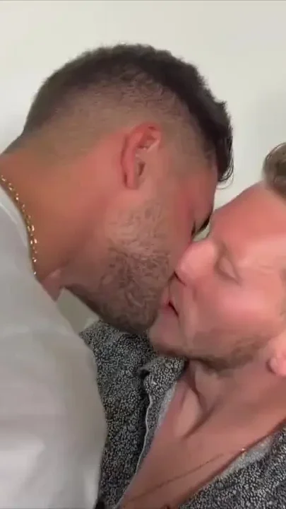 YOAN fucked raw by the twink THOMAS PRANIS