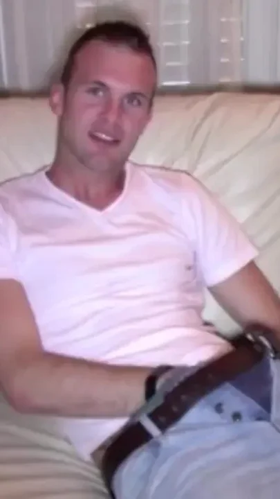 Str8 boy so sexy accept to be sucked by gay