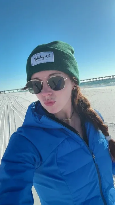 Walking on the Beach Calls for a Quick Orgasm