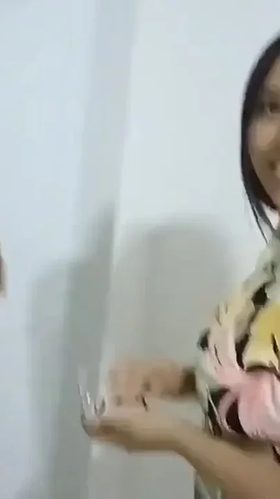 18 Year Old Brunette with Big Tits in a Hotel in Miami United States Gluspet