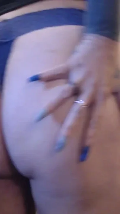 Ass jiggle hip swing