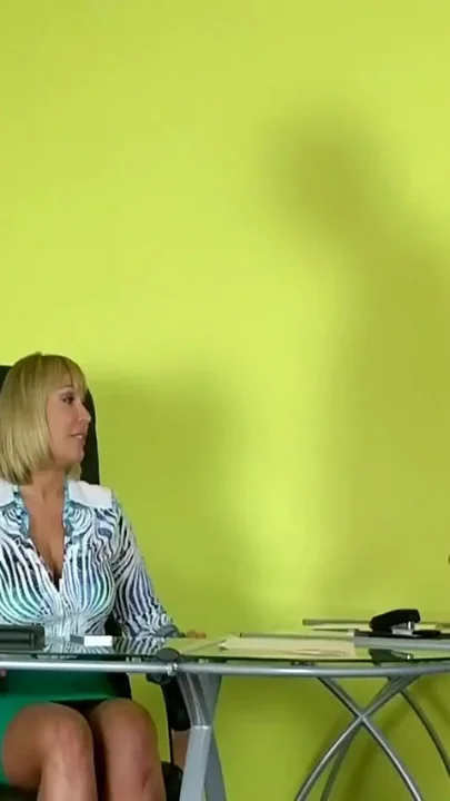 Mellanie Monroe milf exec moonlights as a stripper