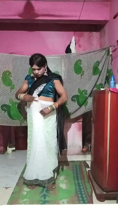 Deshi Madhuri bhabhi crasdreshing Clip 2