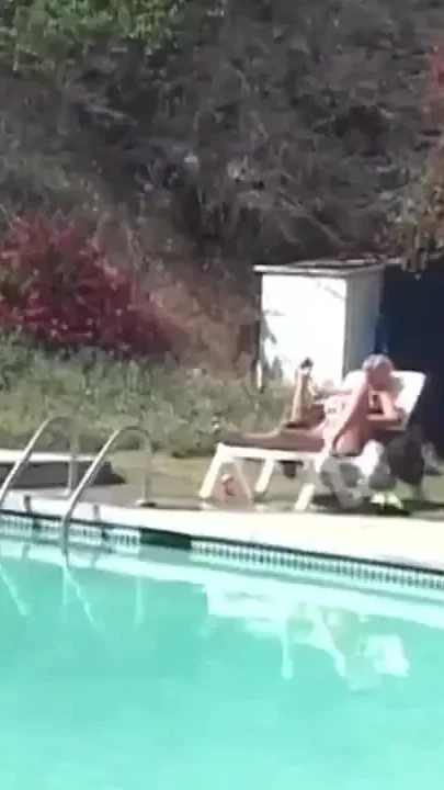 Big boobs blonde milf threesome fucking in the swimming pool