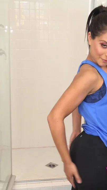 Petite babe Jynx Maze masturbates and pees in the shower