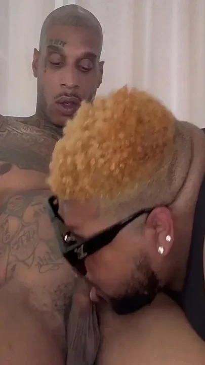 Santana Xxl Has Fun with Flexing