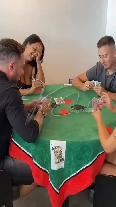 Ns at Tentamos Aprender a Jogar Mas Gostamos Mesmo De Sexo
