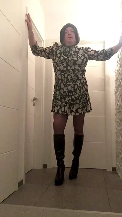 Nicki-Crossdress beautiful Dress High-Heels Boots and Stockings