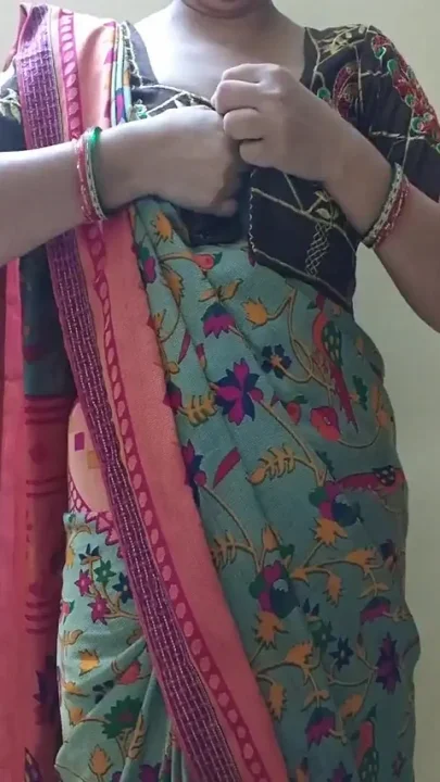 Bhabhi Ka Blouse Buttons Lagane Ke Baad Choda