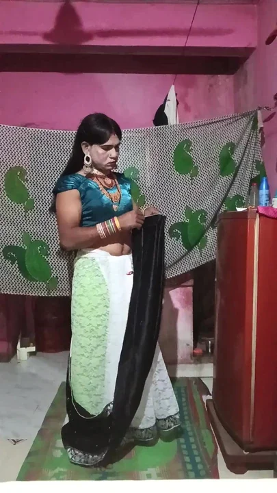 Deshi Madhuri bhabhi crasdreshing Clip 3
