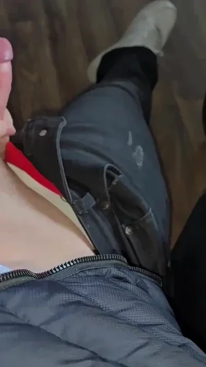Masked Alpha shoots massive 4-day load all over his abs at the empty office Clip 1