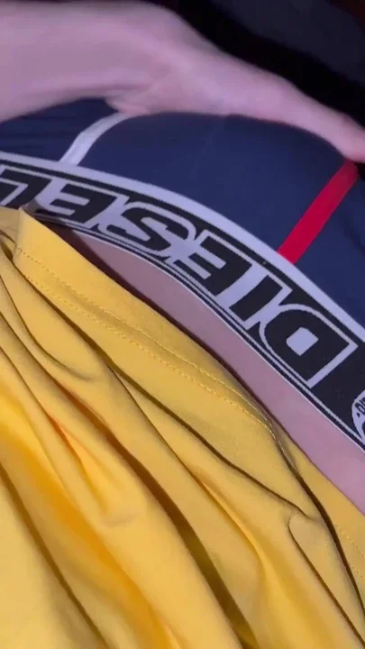 A young guy with a beautiful body gently jerks off a big dick and cums on the abs