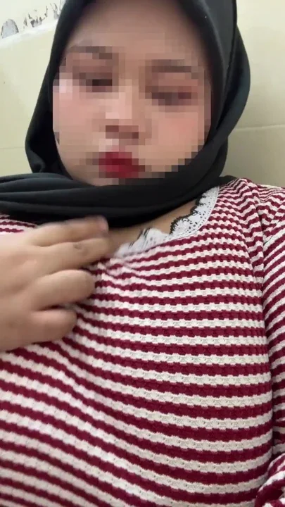 Indonesia horny hijabi Clip 1