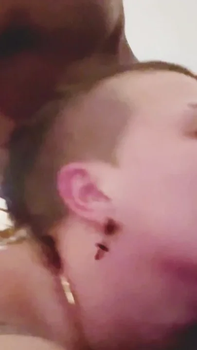 She get her pussy ate and fucked by the elf Clip 1