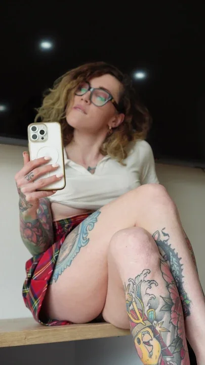 Skirt wide open