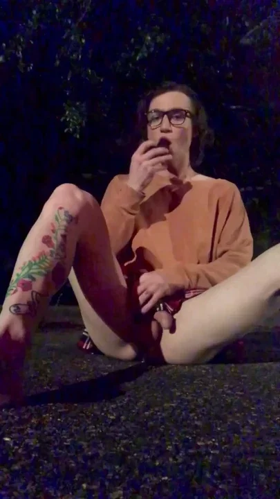 Tessa Rivers got so horny while driving that she has to pull over and put her