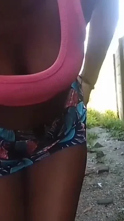 Desperate for a Pee Bouncing Pissing Outdoors Finger My Black Pussy