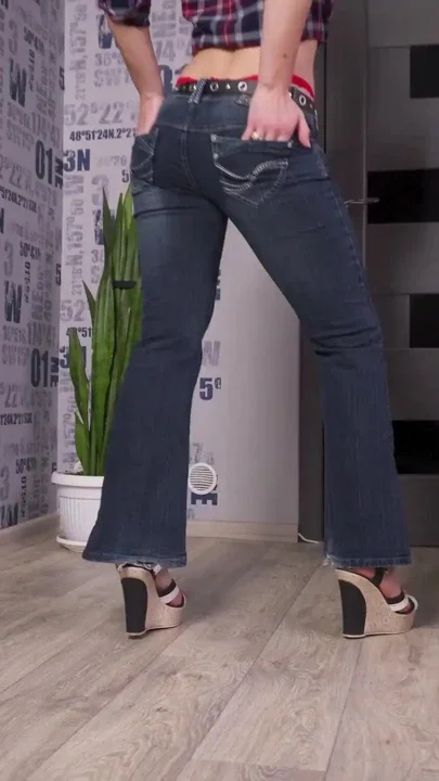 Hot Cowgirl Dances And Teases Ass In Jeans Clip 1