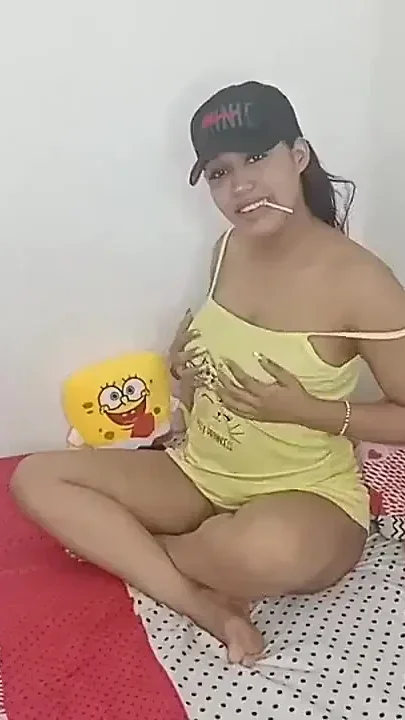 18 year old brunette big saggy tits from New York United States fucking her