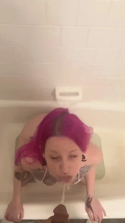 Swallowing Dwayne Foxxx's Piss