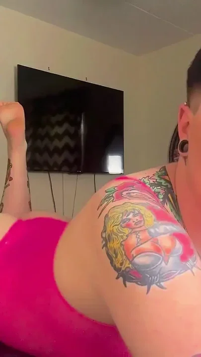 Femboy Calls for His Masseuse