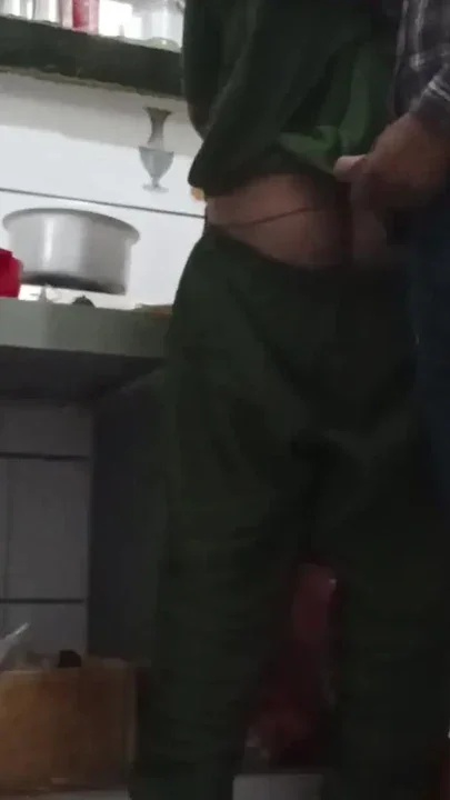 Bihar ki bhabhi pilwati hai Clip 1